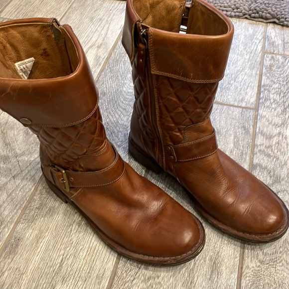 UGG boots - Picture 1 of 5